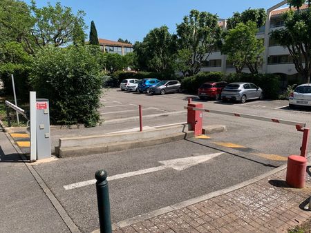 place parking - aix la beauvalle