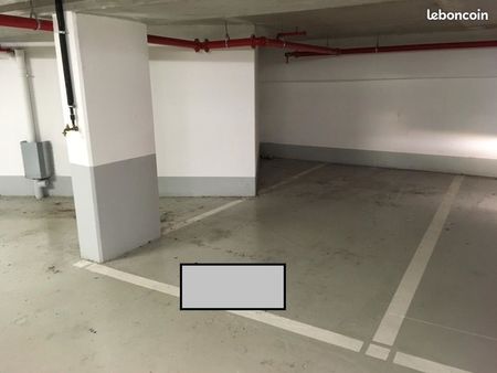 1place de parking voiture en sous-sol sécurisé