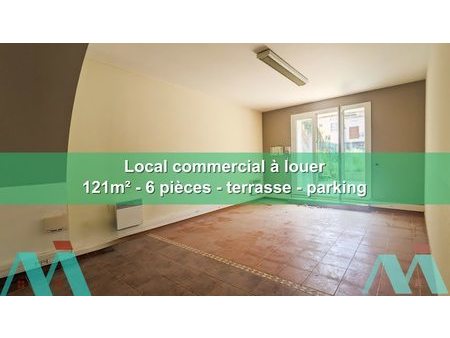 location locaux professionnels 121 m²