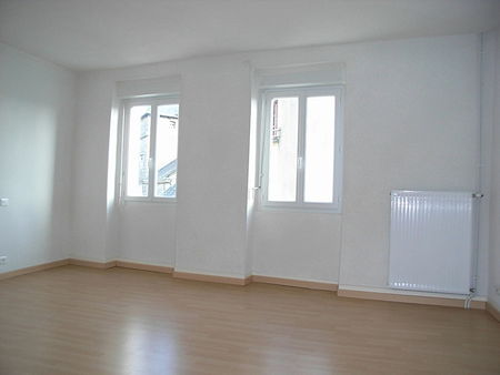 a vendre - maison de ville (local commercial + logement t4) - 105 m² environ - laissac