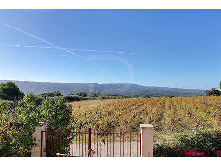 charmante ferme du xviiie siècle au milieu des vignes avec vue sur les monts de vaucluse e