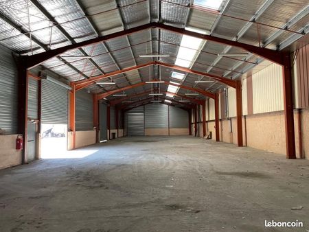 local industriel 674 m²