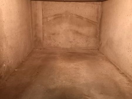box fermé dans parking souterrain cours de la somme