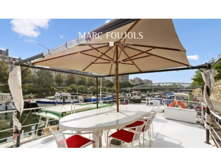péniche de prestige en vente à paris 4e : bateau d'environ 60 m² habitables  amarré au por