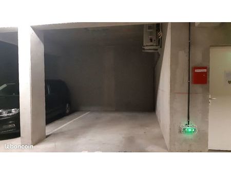 place dans parking souterrain