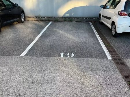 dagneux place de parking en plain pied