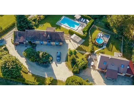 deux maisons indépendantes de 3 chambres avec jardins et piscines privés