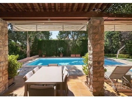 charmante villa avec jardin et piscine idéalement située proche du grand hôtel de cap ferr