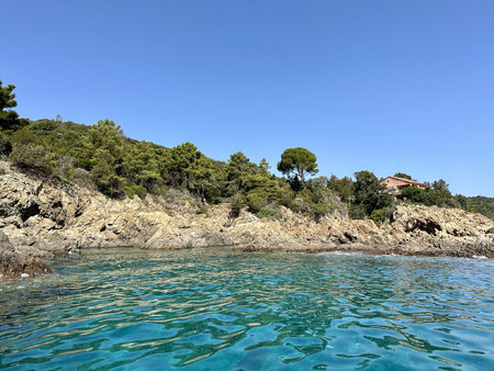 rare ! villa pieds dans l'eau corse du sud