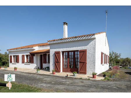 vente maison aux magnils-reigniers (85400) : à vendre / 116m² les magnils-reigniers