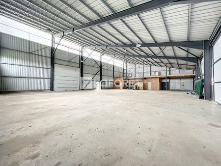 location locaux professionnels 4200 m²