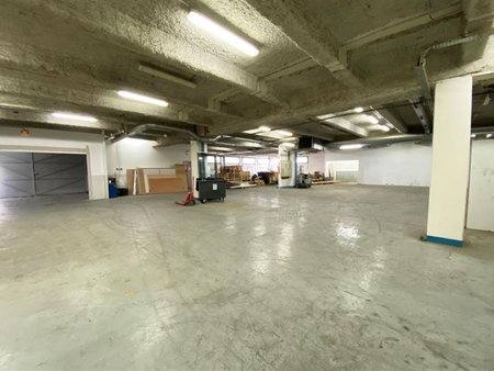 location local d'activités sevres 676 m²