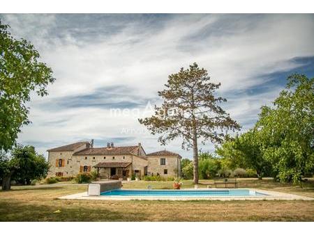 belle propriété sur 26 hectares avec grande maison