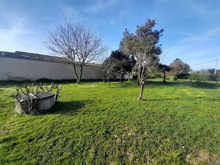 vente terrain 683 m²