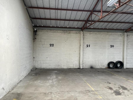 location garage box et parking à auray (56400) : à louer / 13m² auray