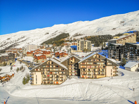 appartement avec excellent accès au ski et vues incontournables à vendre au cœur des menui