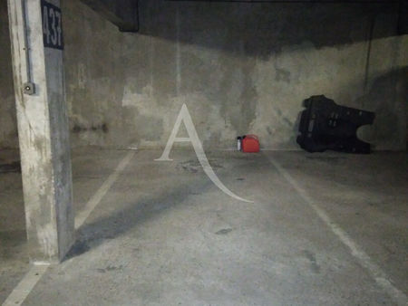 location parking / box  élancourt