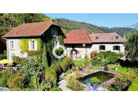 maison saint-geoire-en-valdaine 372.32 m² t-12 à vendre  730 000 €