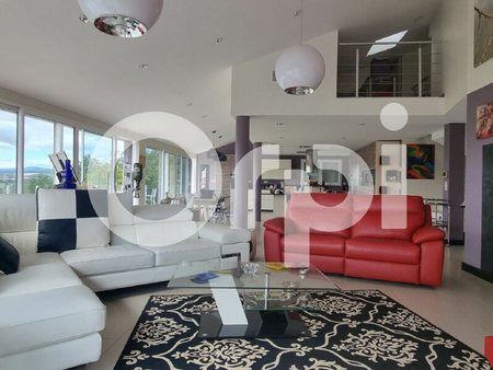 maison corent 230 m² t-7 à vendre  499 000 €