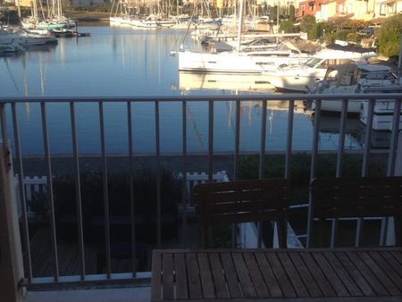 appartement f1 dans marina avec ponton