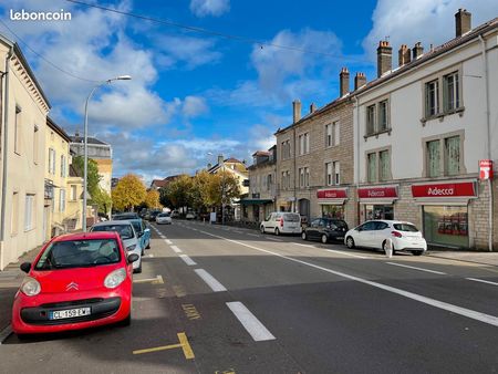 murs et fond local commercial 61 m² sur boulevard incluant 3 places de parking