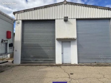 local garage hangar d’activité