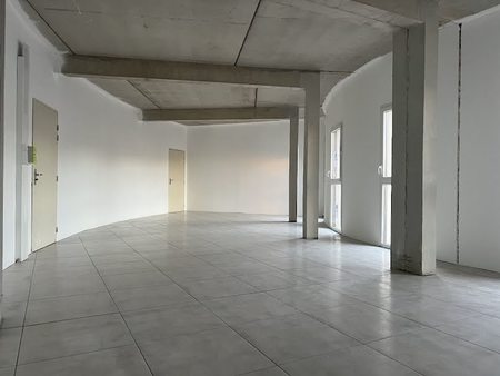 location locaux professionnels 1 pièce 65 m²