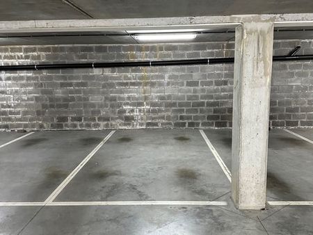 lot de 3 emplacements parking sécurisés
