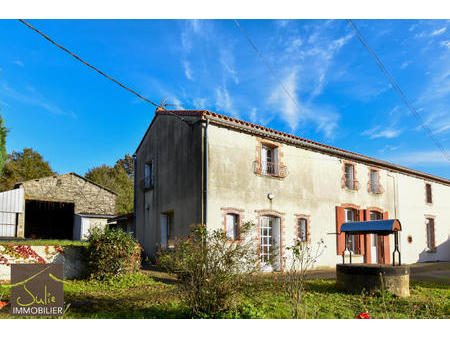vente maison à saint-mesmin (85700) : à vendre / 141m² saint-mesmin