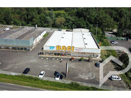 location commerce 1700 m² auch (32000)