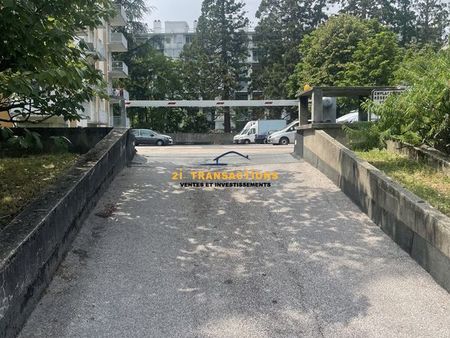 parking/box 132 m² saint-étienne