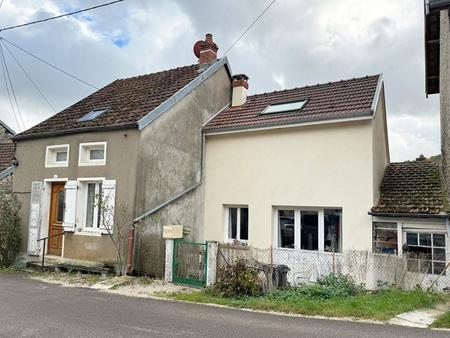 maison agey 5 pièces avec une cour devant