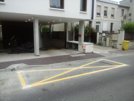 emplacement de parking sécurisé dans immeuble récent du centre ville de limeil