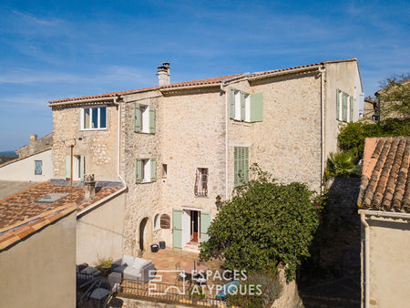 demeure de caractère en pierre avec piscine intérieure en provence verte