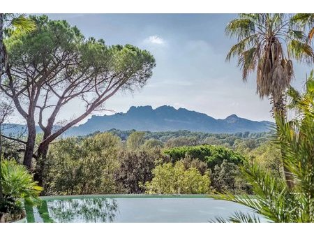 roquebrune-sur-argens - propriété de 2 hectares