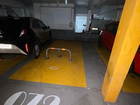 parking/box 1 pièce 15 m²