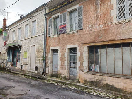 mareuil sur arnon local commercial et appartement 2 pièce(s) 59 m2 72000 €