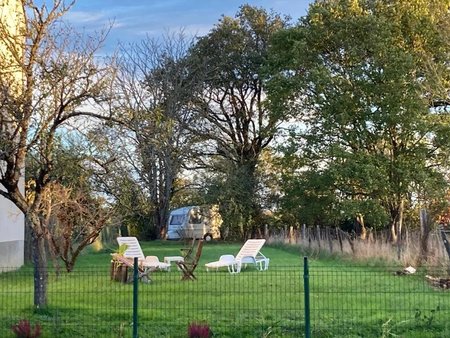 jolie maison de 2 chambres  grande grange et jardin dans un hameau