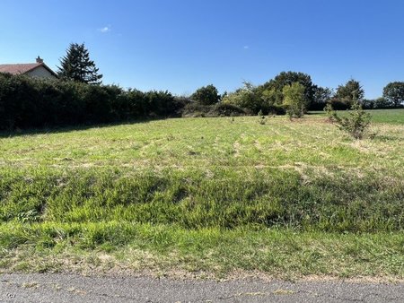 terrain constructible d'environs 1700m²