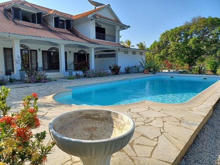 villa familiale t5 + piscine la carapa montsinery 450 000eur f