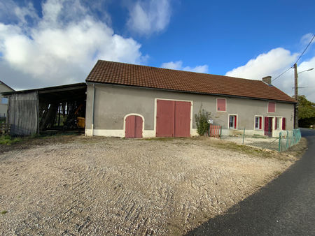 antully - corps de ferme de 68 m² hab. avec 106 m² de dépendances