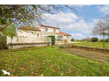 vente maison à saint-gelais (79410) : à vendre / 154m² saint-gelais