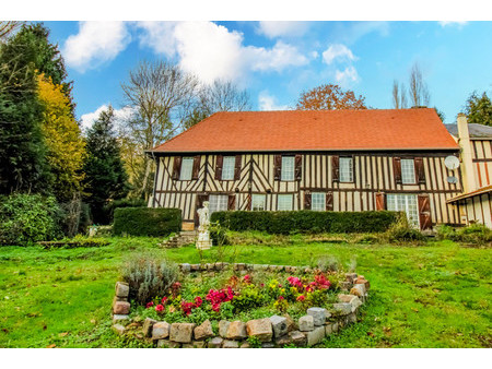 belle maison normande à colombage avec jardin et pièce d'eau sur un terrain de 4574 m²