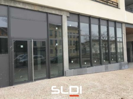 local commercial 92 m²