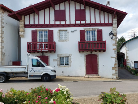 urt - immeuble en plein centre bourg