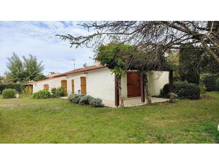 vente maison à saint-vincent-sur-jard (85520) : à vendre / 120m² saint-vincent-sur-jard