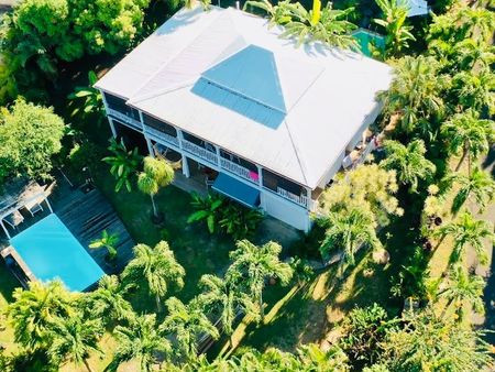 villa de standing style colonial  cle en main  vue mer avec un gite et 2 piscines