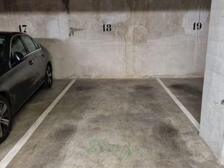 place parking sous-sol 10 m²