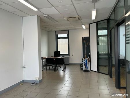 local commercial 61 m²