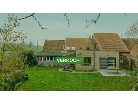 beauvoorde: charmant landhuis met alle comfort  3 slaapkamers  garage met extra koterijen 